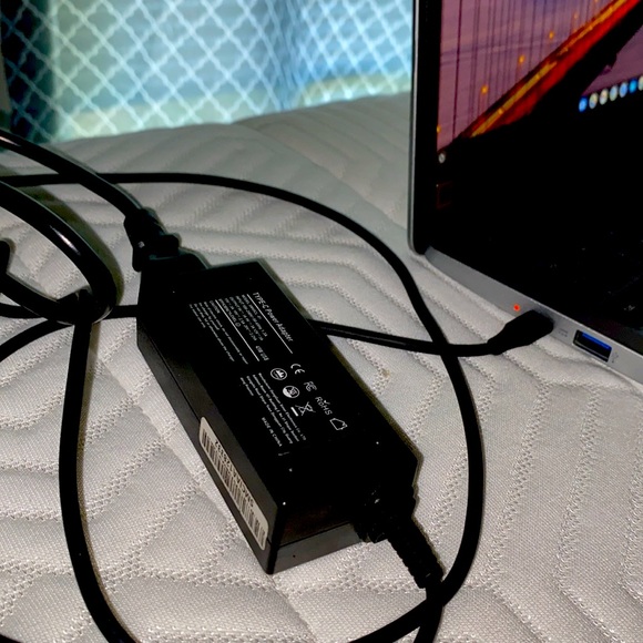 Acer Chromebook 315 (touchscreen) in great condition. Charger, protective sleeve - Picture 5 of 5